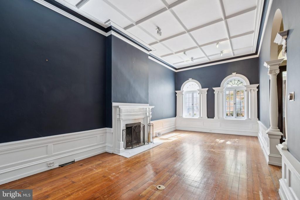 2221 LOCUST ST, Philadelphia, PA 19103