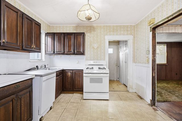 66 Calumet St, Revere, MA 02151