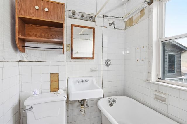 66 Calumet St, Revere, MA 02151