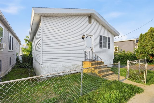 66 Calumet St, Revere, MA 02151