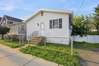 66 Calumet St, Revere, MA 02151