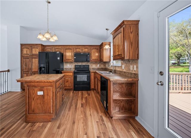 930 NW Scenic Drive, Grain Valley, MO 64029