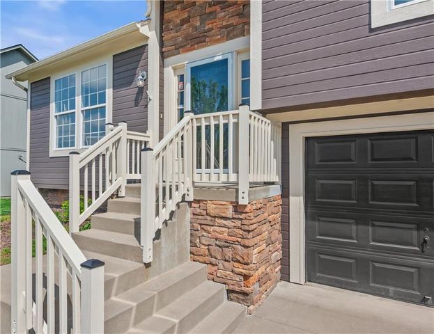 930 NW Scenic Drive, Grain Valley, MO 64029