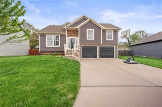930 NW Scenic Drive, Grain Valley, MO 64029