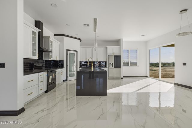 33279 W Alta Vista Road, Tonopah, AZ 85354