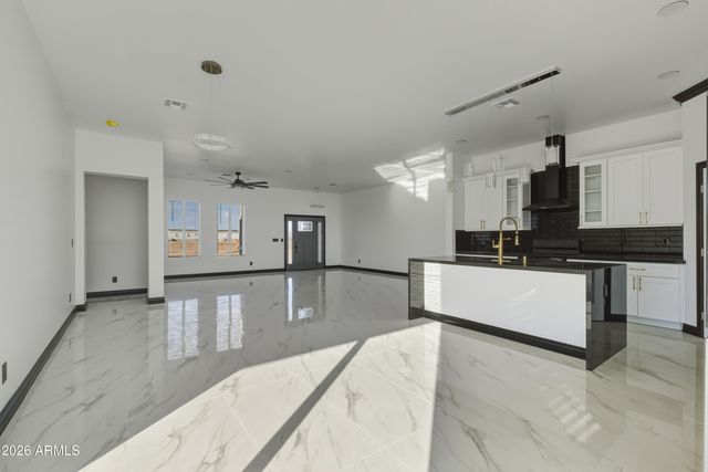 33279 W Alta Vista Road, Tonopah, AZ 85354