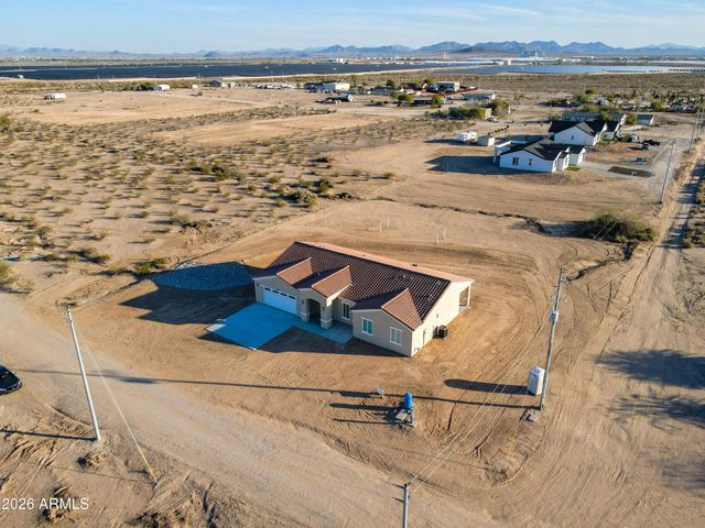 33279 W Alta Vista Road, Tonopah, AZ 85354