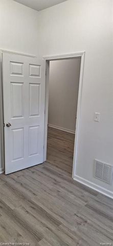 25 Henry Clay Avenue, Pontiac, MI 48341