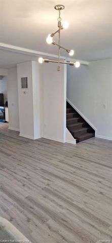 25 Henry Clay Avenue, Pontiac, MI 48341