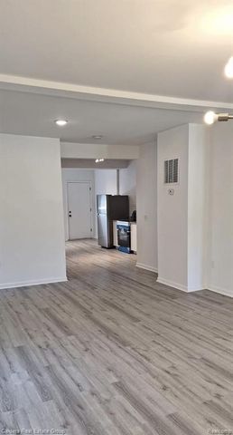 25 Henry Clay Avenue, Pontiac, MI 48341