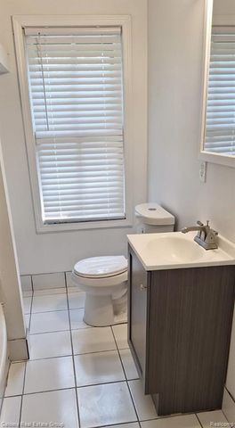 25 Henry Clay Avenue, Pontiac, MI 48341