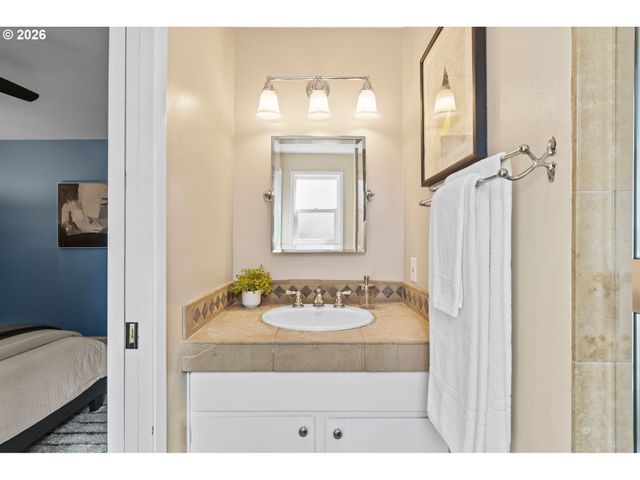 12585 Sw 128TH Ave, Tigard, OR 97223