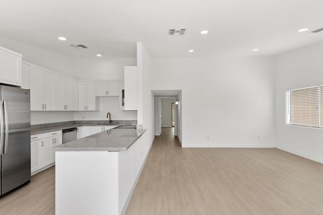 6825 N 81st Lane, Glendale, AZ 85303