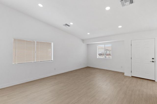 6825 N 81st Lane, Glendale, AZ 85303