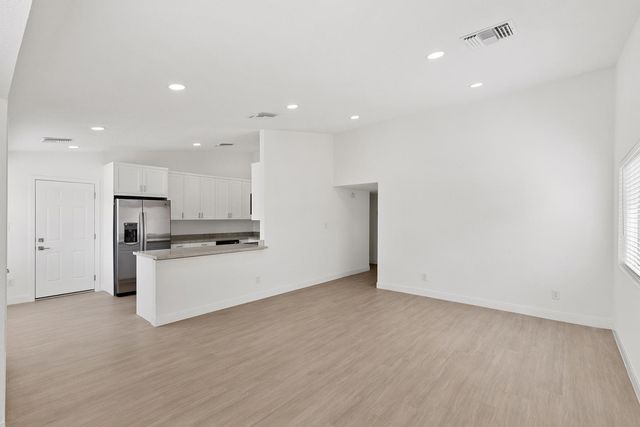 6825 N 81st Lane, Glendale, AZ 85303