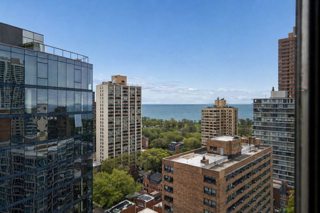2930 N SHERIDAN Road 2106, Chicago, IL 60657
