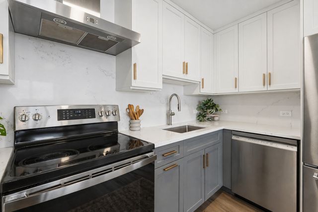2930 N SHERIDAN Road 2106, Chicago, IL 60657