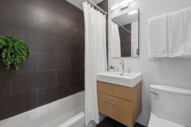 2930 N SHERIDAN Road 2106, Chicago, IL 60657