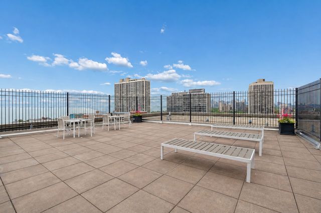 2930 N SHERIDAN Road 2106, Chicago, IL 60657