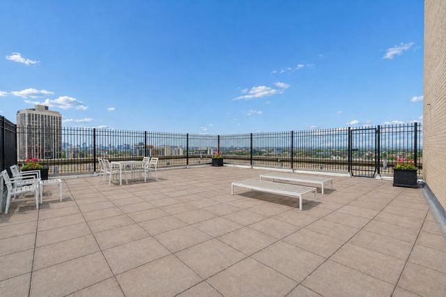 2930 N SHERIDAN Road 2106, Chicago, IL 60657