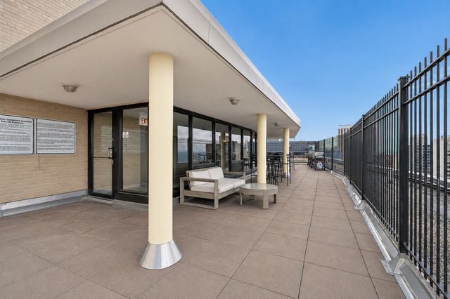 2930 N SHERIDAN Road 2106, Chicago, IL 60657