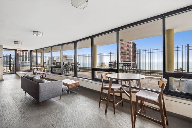 2930 N SHERIDAN Road 2106, Chicago, IL 60657