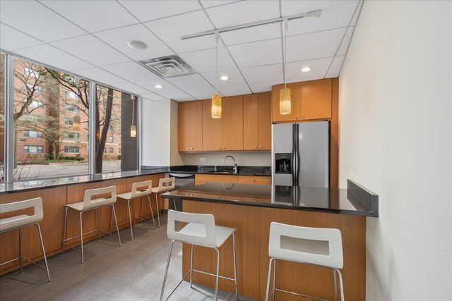 2930 N SHERIDAN Road 2106, Chicago, IL 60657