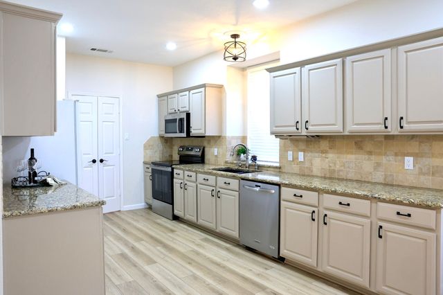 2136 Newport Drive, Flower Mound, TX 75028