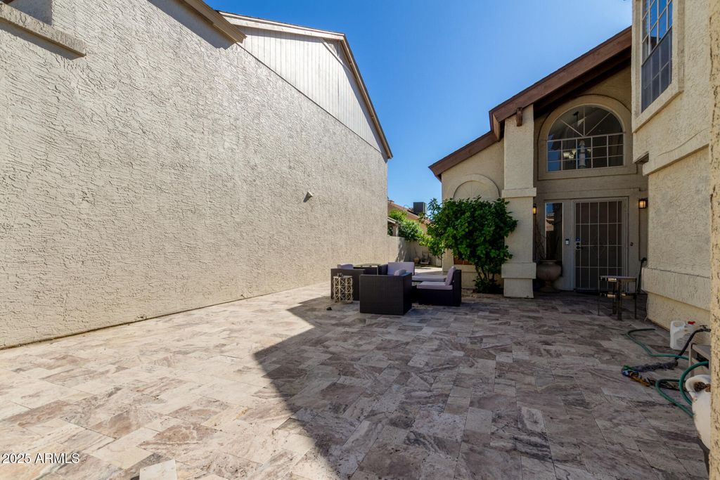 501 E TOPEKA Drive, Phoenix, AZ 85024