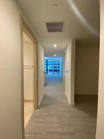 1000 Brickell Plz 3207, Miami, FL 33131