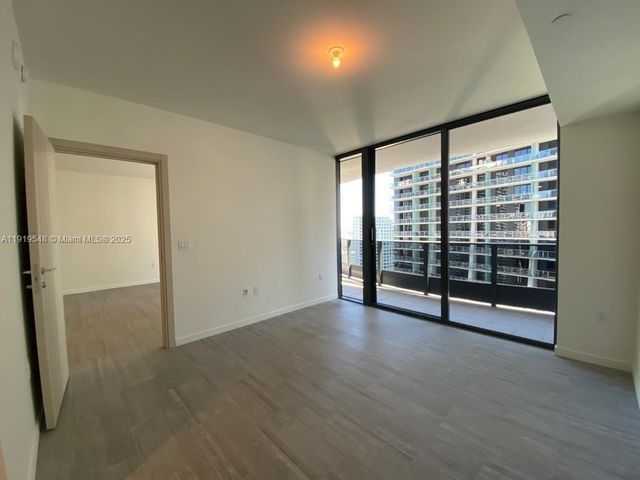 1000 Brickell Plz 3207, Miami, FL 33131