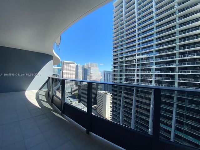 1000 Brickell Plz 3207, Miami, FL 33131