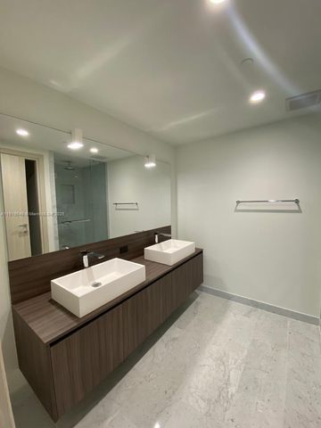 1000 Brickell Plz 3207, Miami, FL 33131