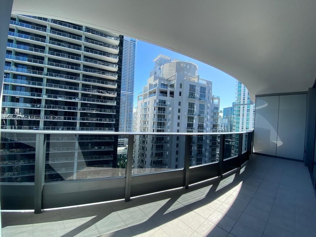 1000 Brickell Plz 3207, Miami, FL 33131