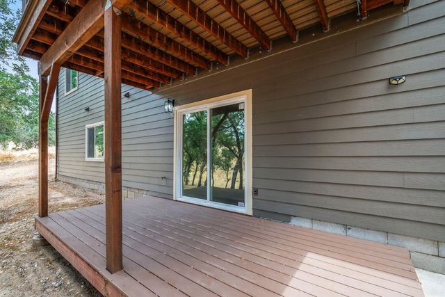 488 Woodgate Rd, Valley Springs, CA 95252