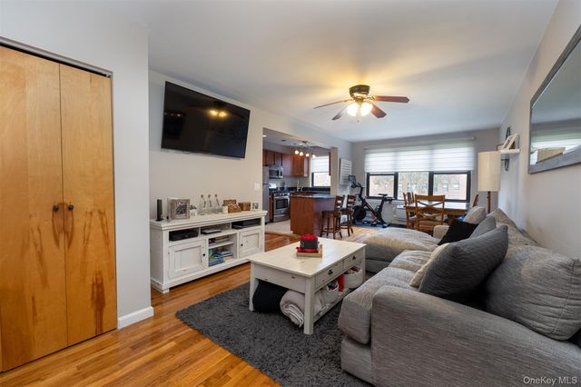 1 Jefferson Avenue A5, Rockville Centre, NY 11570