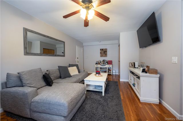 1 Jefferson Avenue A5, Rockville Centre, NY 11570