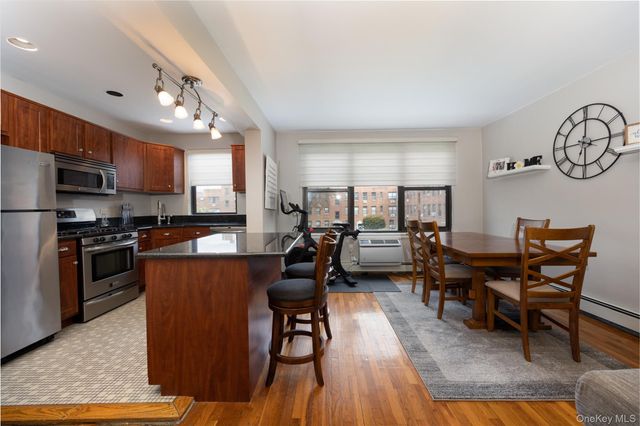 1 Jefferson Avenue A5, Rockville Centre, NY 11570