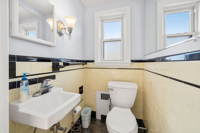 25 Newfield Ave, Warwick, RI 02888