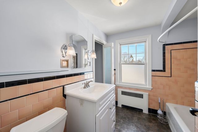 25 Newfield Ave, Warwick, RI 02888