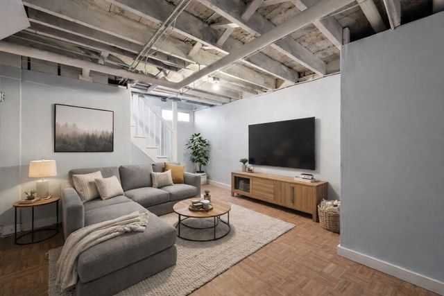 25 Newfield Ave, Warwick, RI 02888