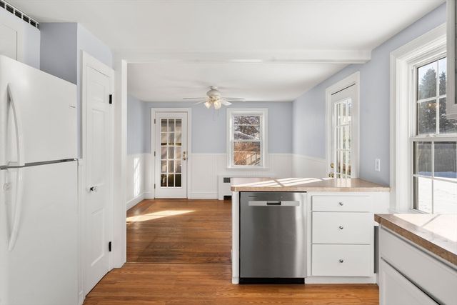 25 Newfield Ave, Warwick, RI 02888