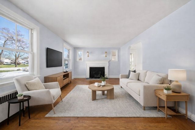 25 Newfield Ave, Warwick, RI 02888