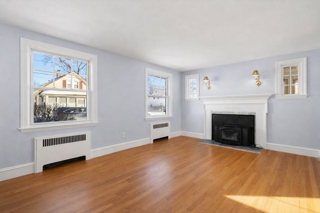 25 Newfield Ave, Warwick, RI 02888