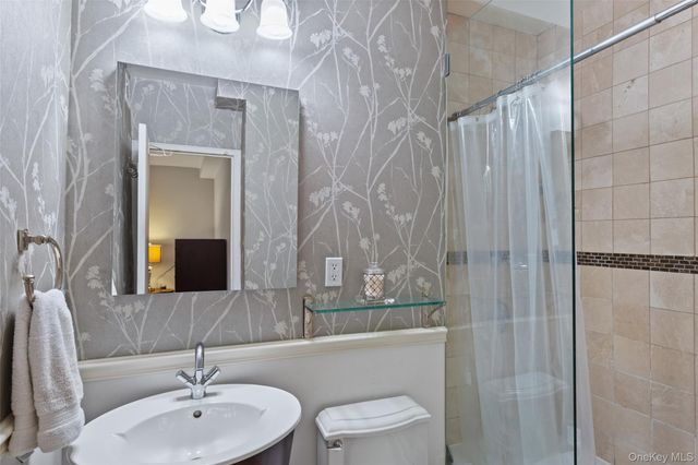 230 Garth Road 7B1, Scarsdale, NY 10583