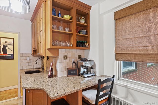 230 Garth Road 7B1, Scarsdale, NY 10583