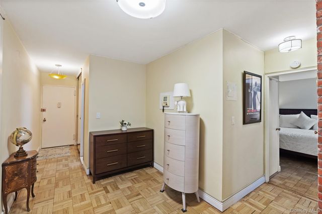 230 Garth Road 7B1, Scarsdale, NY 10583