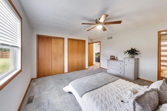 528 Valencia DRIVE, Delavan, WI 53115