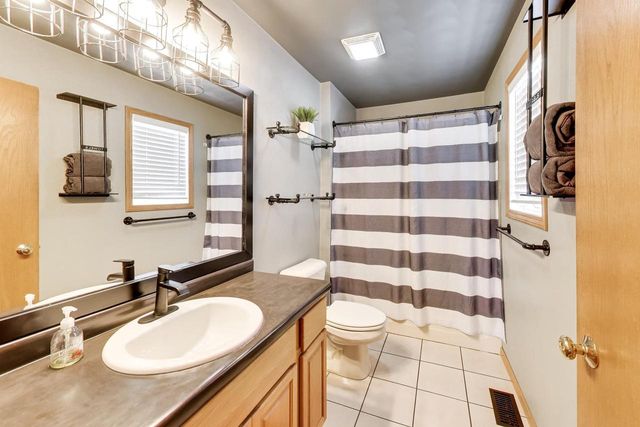 528 Valencia DRIVE, Delavan, WI 53115