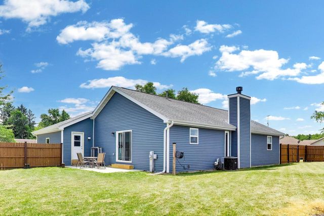 528 Valencia DRIVE, Delavan, WI 53115